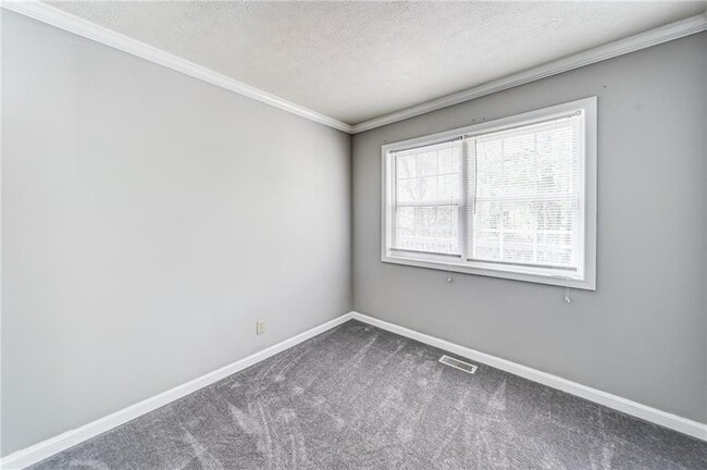 Building Photo - 2053 White Oak Cir