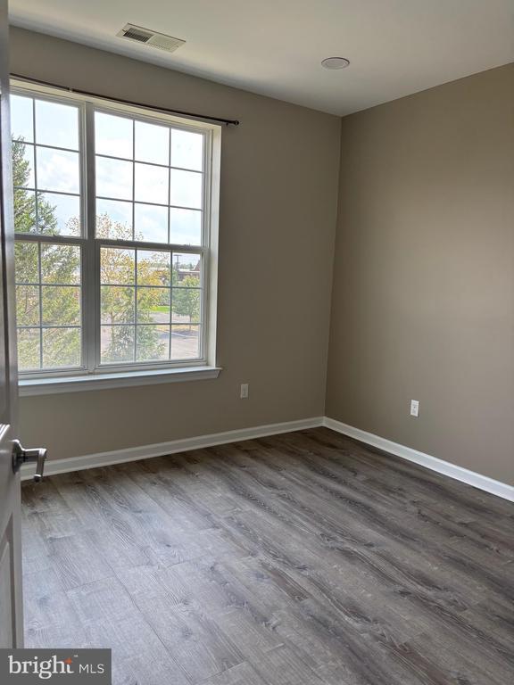 Building Photo - 1321 Sierra Dr