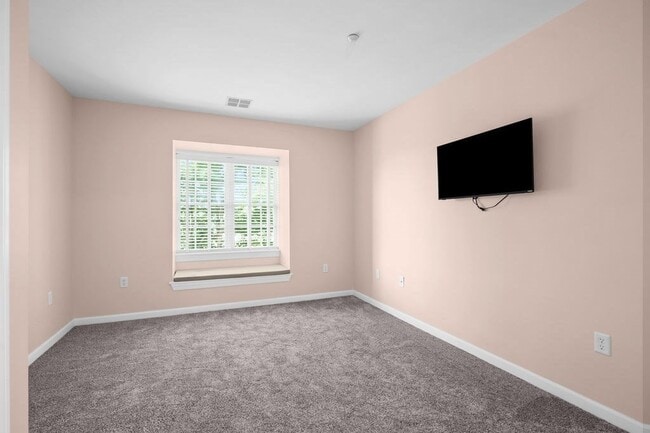 Building Photo - 6 Woodman Way