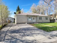 Building Photo - 3 Bedroom 1 Bath Single Family Home In Gre...