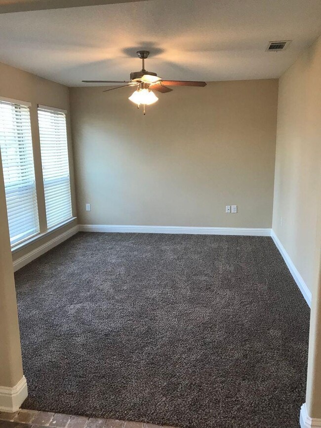 Building Photo - 3070 Crown Creek Cir