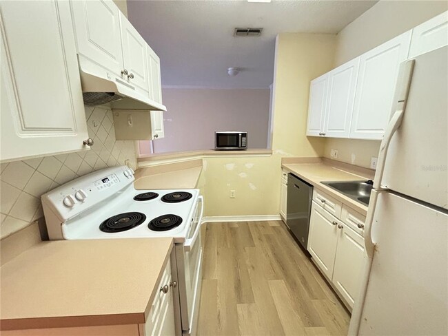 Building Photo - 18001 Richmond Pl Dr