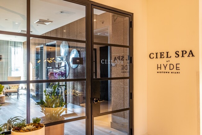 Building Photo - 121 NE 34th St