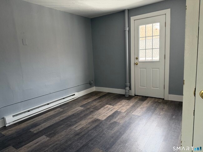 Building Photo - 139 N Main St