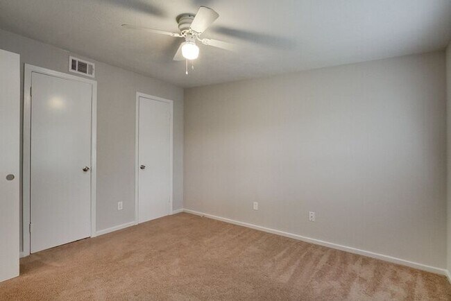Building Photo - No Application Fee* Plus $250 Off First 2 ...