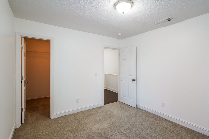 Building Photo - 5636 Dory Dr