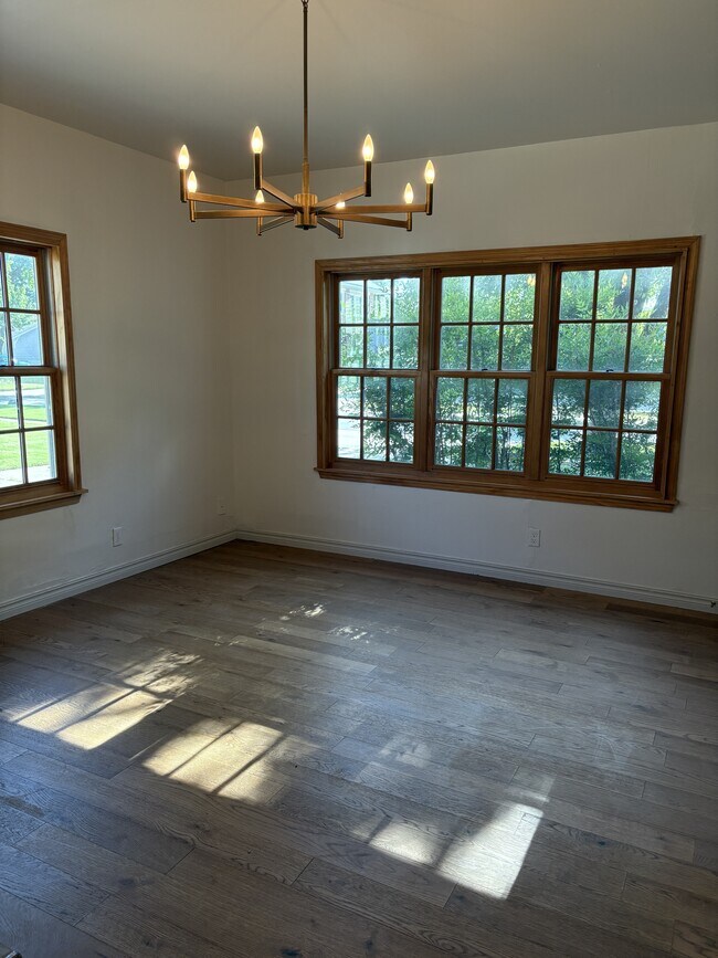 Building Photo - 760 S Jenkins Ave