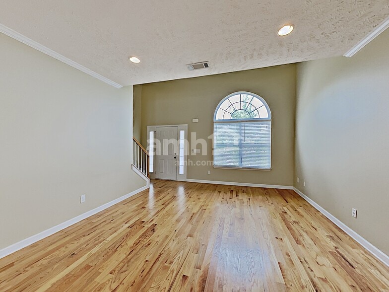 Building Photo - 8013 Mandan Dr