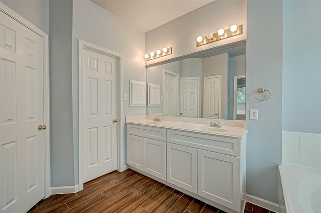 Building Photo - 3306 Stratford Pointe Dr