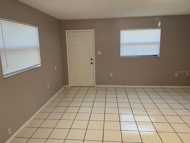 Building Photo - 5719 Silver Spur Dr