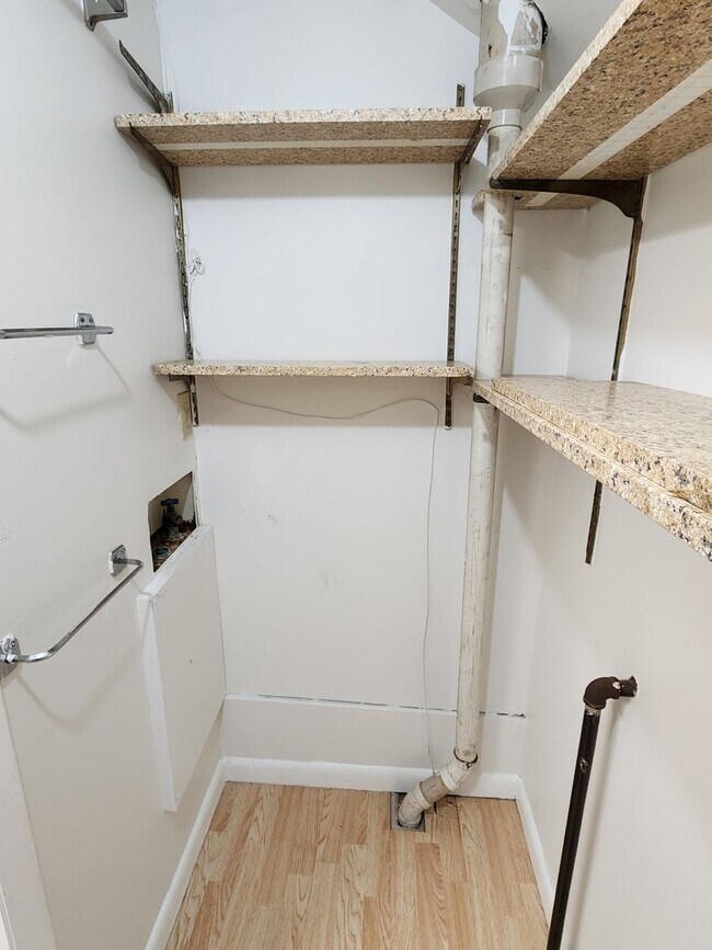 Building Photo - 14 S 3rd St E