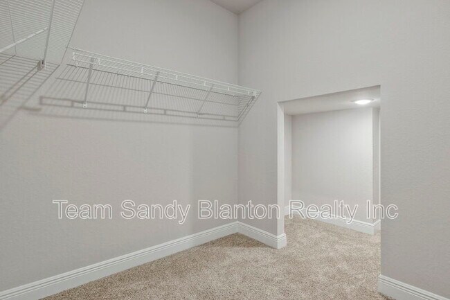 Building Photo - 5402 Parkside Dr