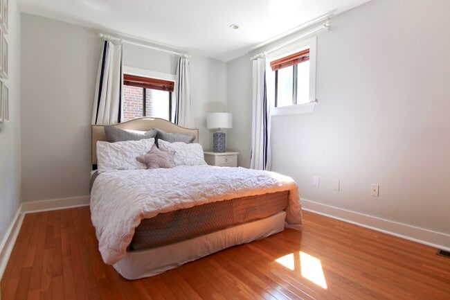 Building Photo - 54 Trowbridge St