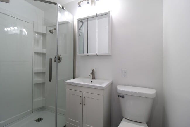 Building Photo - October Free On This 2 Bedroom 1 Bath Bung...