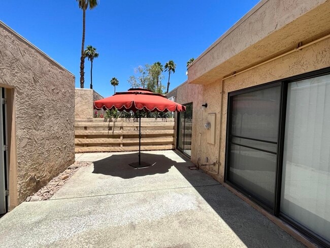 Building Photo - 47974 Oasis Ct