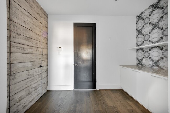 Building Photo - 9623 Towne Lake Pkwy