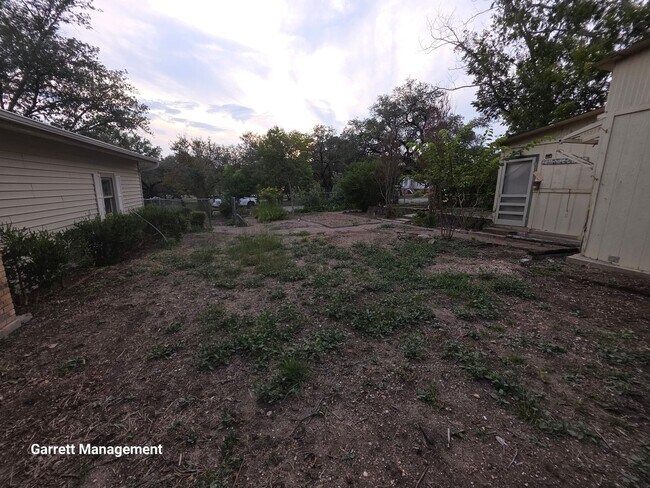Building Photo - 3/2 Remodeled Home in Lampasas