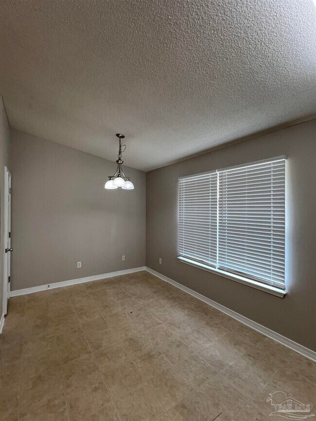 Building Photo - 10440 Millbrook Dr