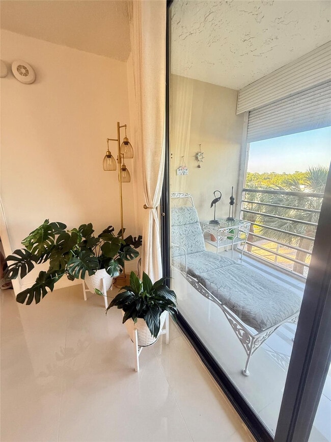 Building Photo - 4640 Lucerne Lakes Blvd W