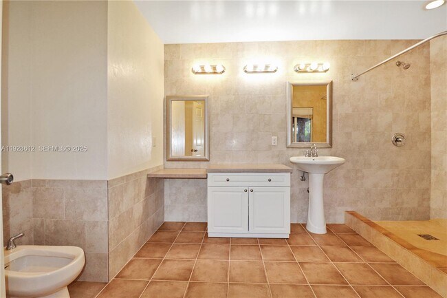 Building Photo - 15735 SW 92nd Ave