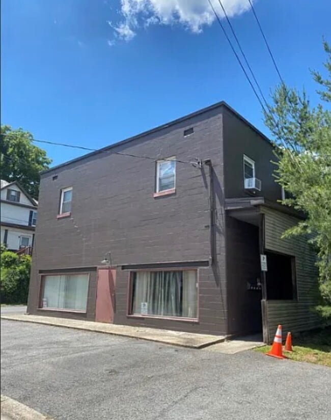 Building Photo - 18 Cleveland Ave