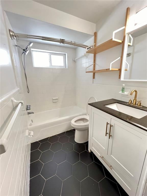 Building Photo - 559 Laura Ln