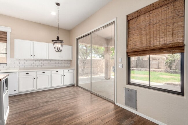 Building Photo - 5 Bedroom home in Chandler