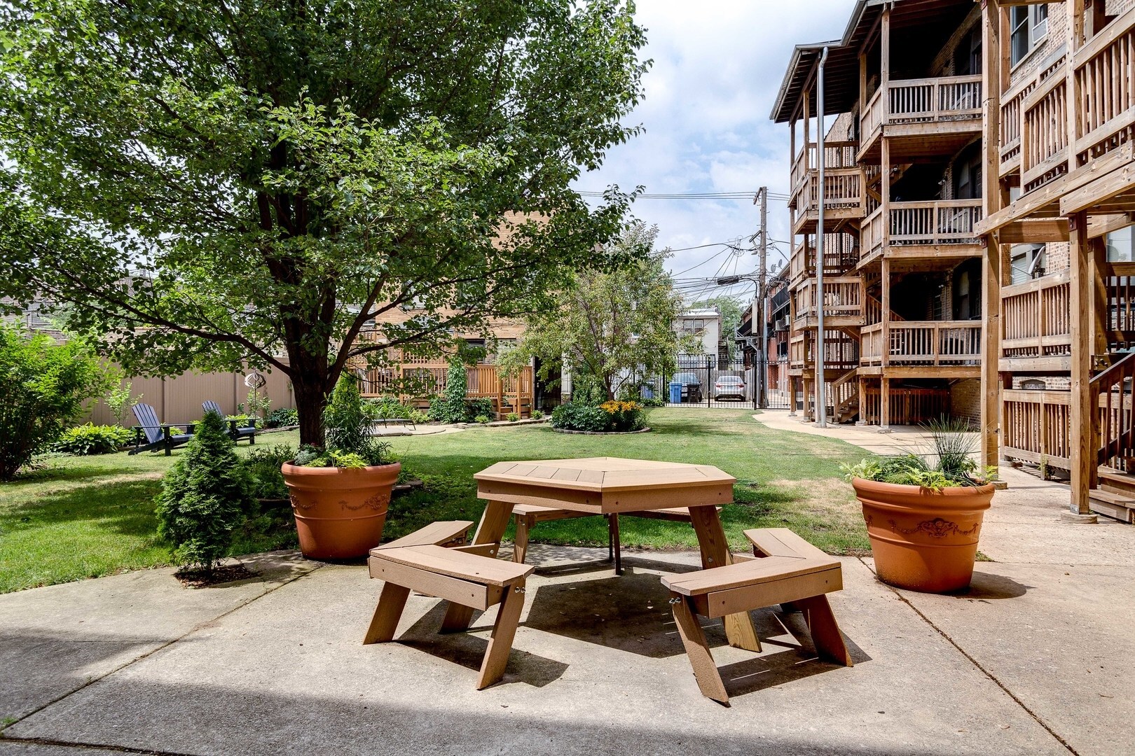 Building Photo - 6102 S Ingleside Ave