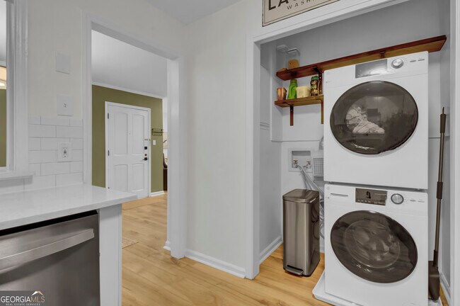 Building Photo - 12 Vista Square NW