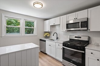 Building Photo - 15 Genetti St