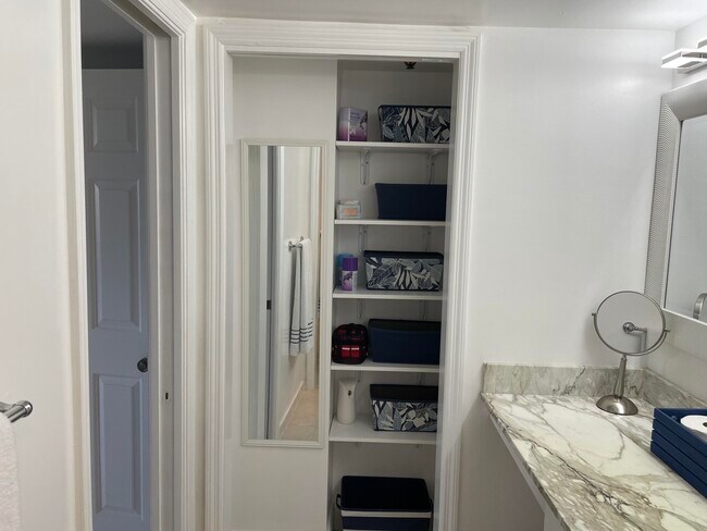 Building Photo - 899 Jeffery St