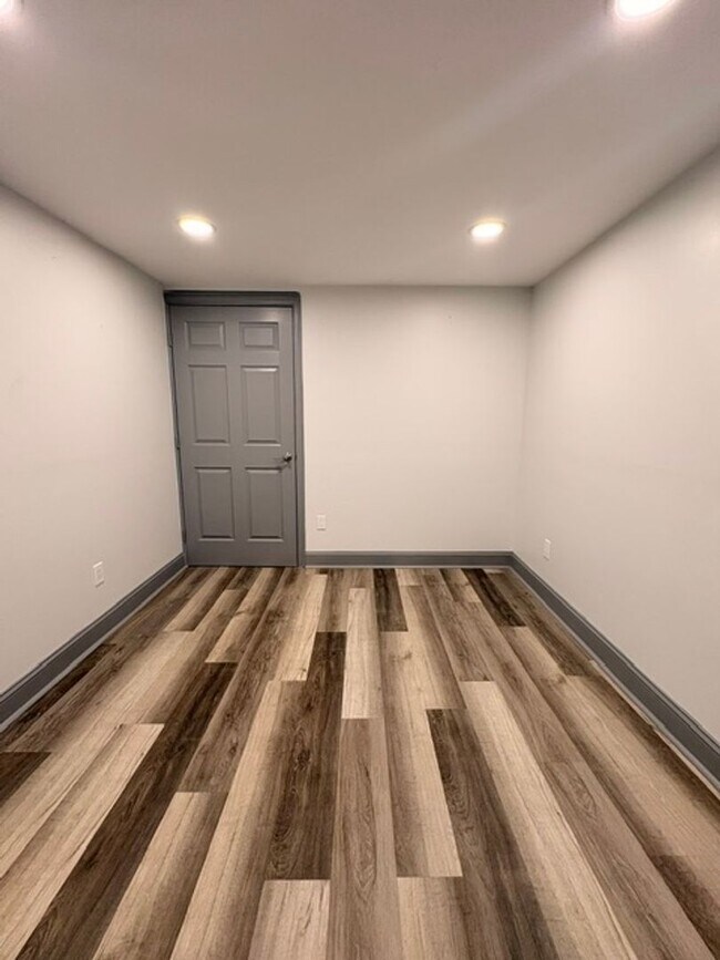 Building Photo - 9714 Admiralty Dr