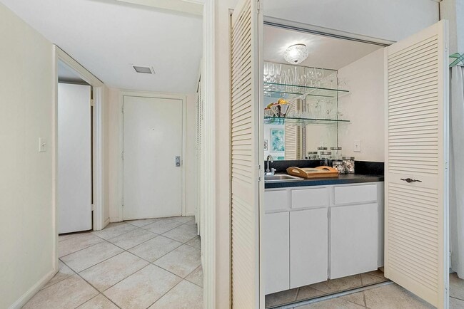 Building Photo - 400 S Ocean Blvd