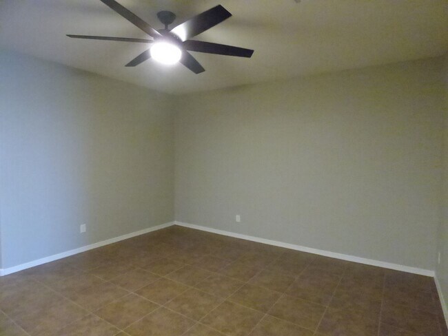 Building Photo - Newer neighborhood in Goodyear!  All appliances included!