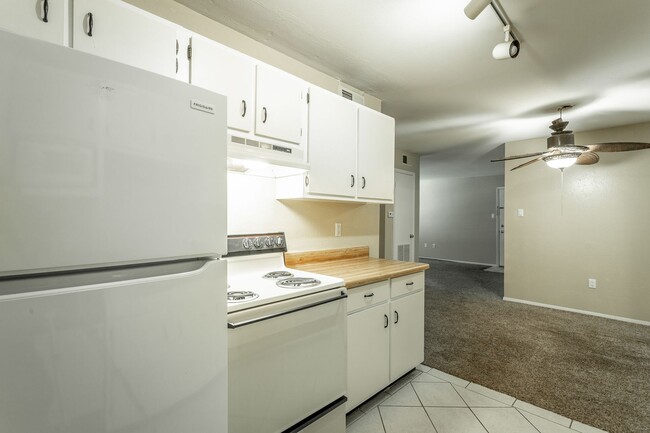 Building Photo - 1 bedroom 1 bath in Signal View