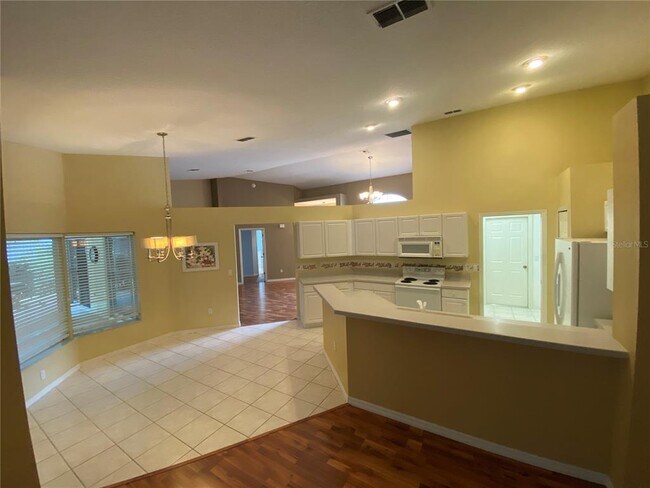 Building Photo - 39913 Sun Glo Ct