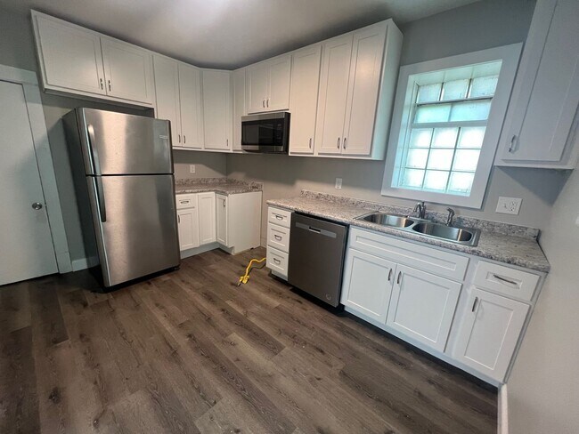 Building Photo - 3826 Avondale Ave