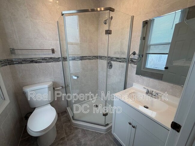 Building Photo - 1219 Pleasant St SE