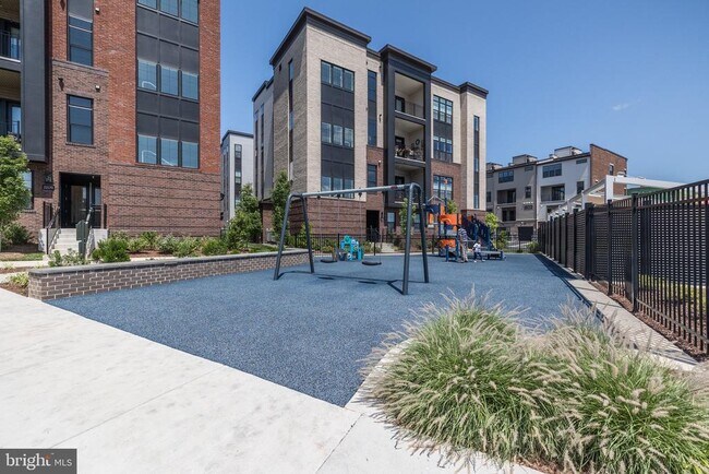 Building Photo - 43442 Croson Ln