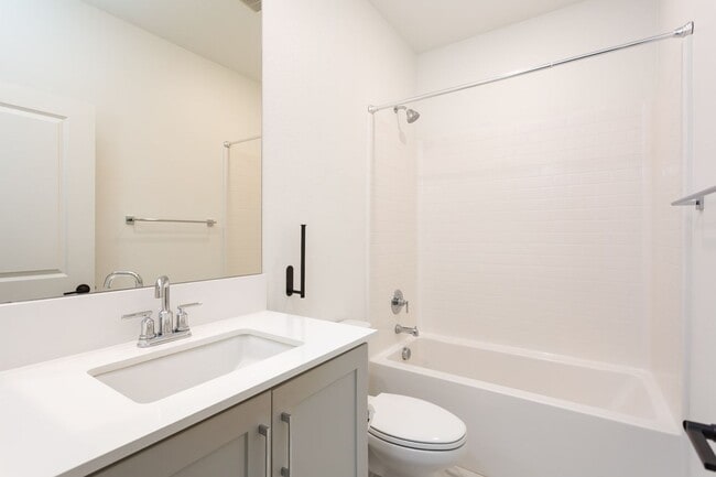 Building Photo - Contemporary Living in the Heart of Millenia