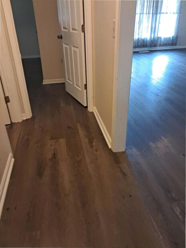 Building Photo - 1706 Ridgewood Dr