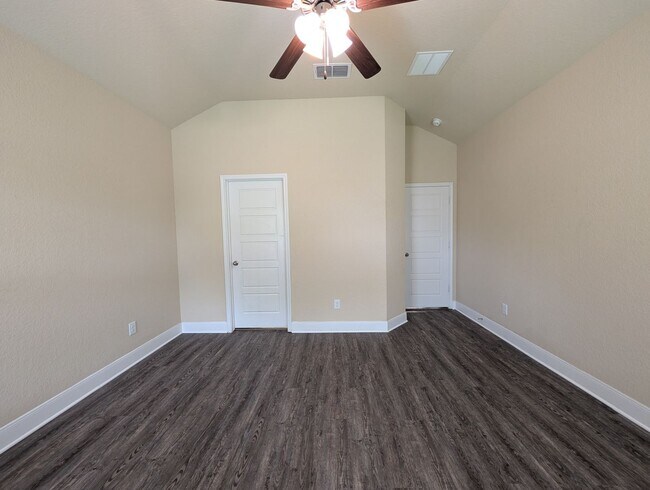 Building Photo - 1227 Old FM 306