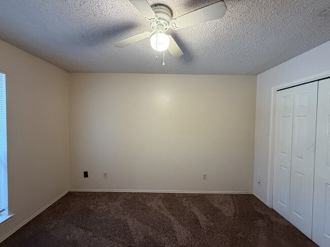 Building Photo - 816 Summit Dr