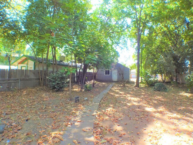 Building Photo - 337 W 1st Ave