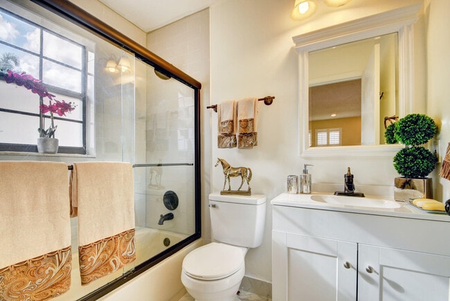 Building Photo - 12561 Shoreside Ln