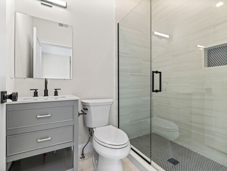 Building Photo - 48 Woodward St