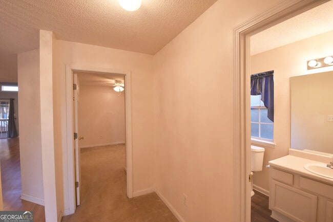 Building Photo - 715 S Fairfield Dr