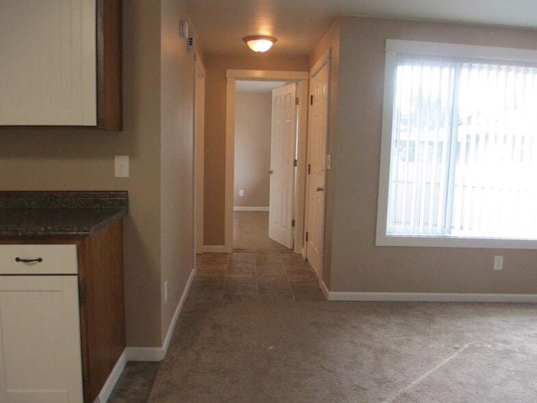 Building Photo - 3322 NE Lancaster St