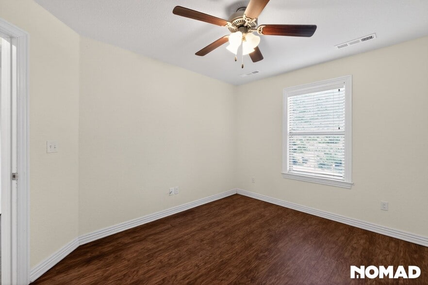 Building Photo - 2088 E Custer Ln