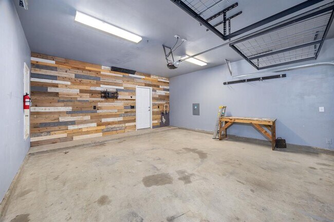 Building Photo - 8909 Winter Haven Rd